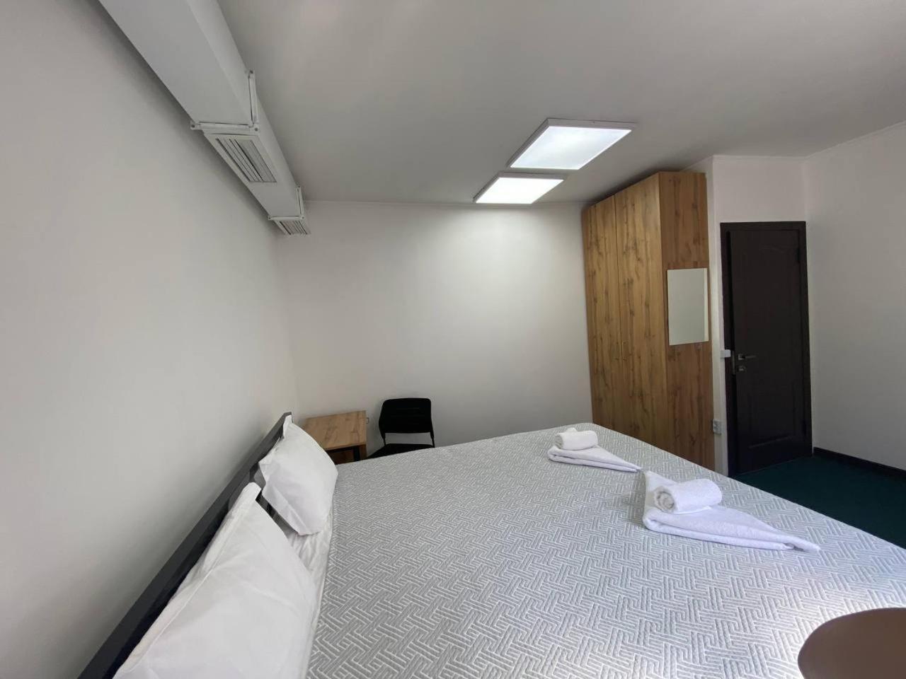 Место Встречи "Guest House Meeting Place" Bischkek Exterior foto